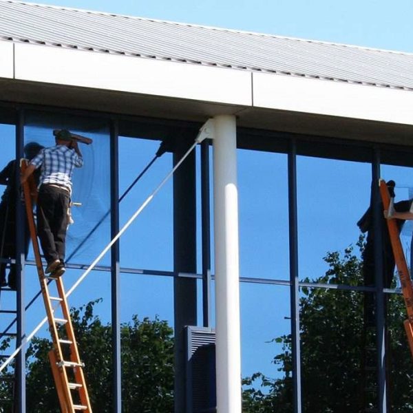 شركة تنظيف واجهات زجاج في العين